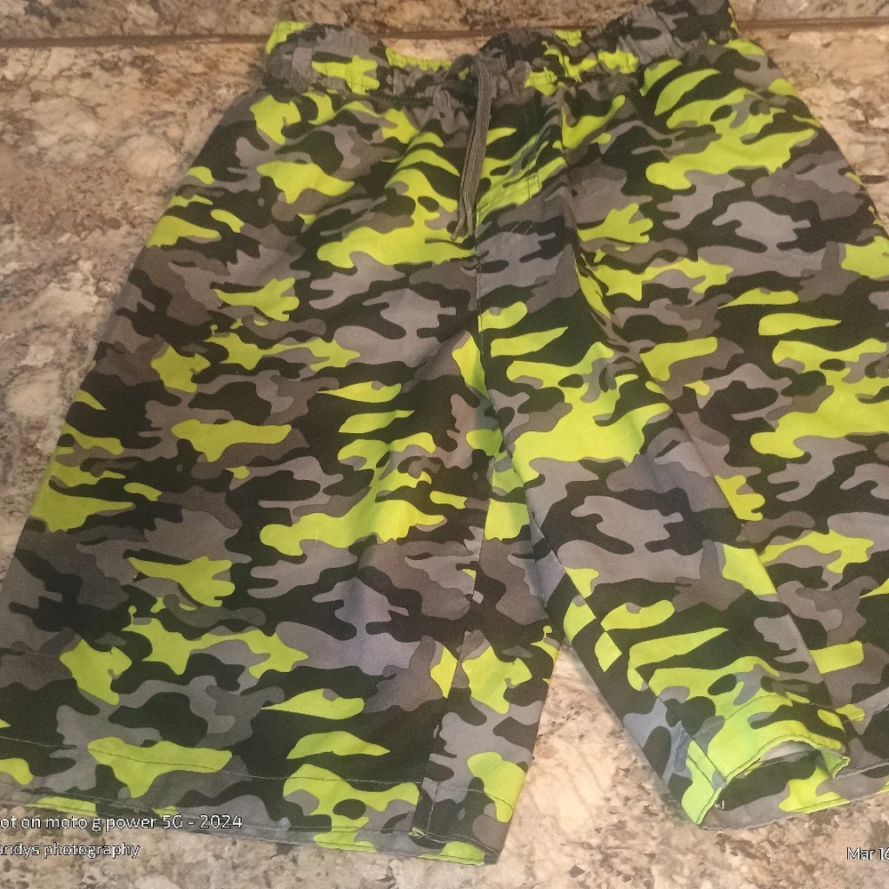 Camo fatigue highlighter gray and black boys lined swim trunks highland org 14 - Picture 3 of 5